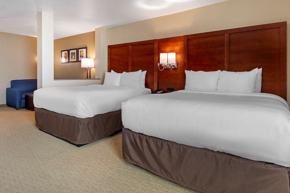 Standard Suite, Multiple Beds, Non Smoking - Photo 1