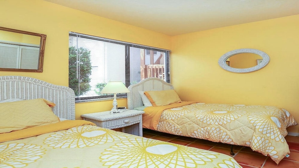 Comfort Condo, 2 Bedrooms, Canal View