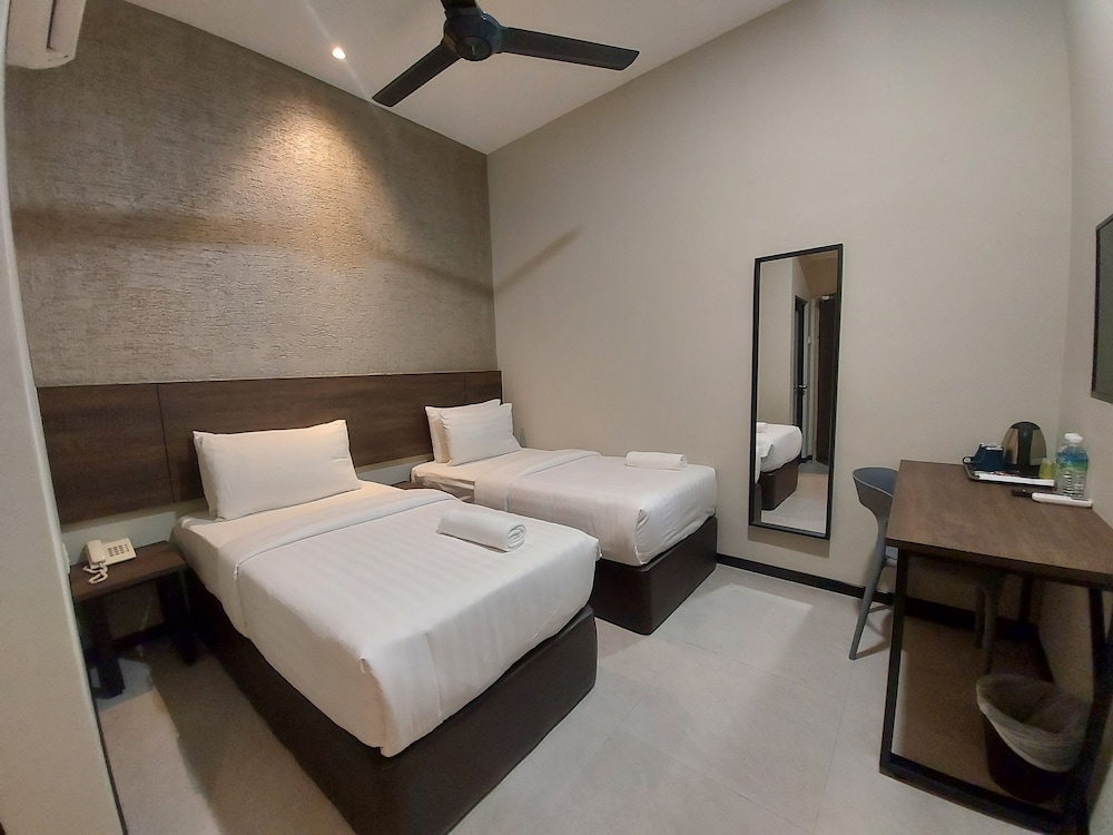 Twin Room, 2 Bedrooms, Connecting Rooms, Ground Floor photo 1