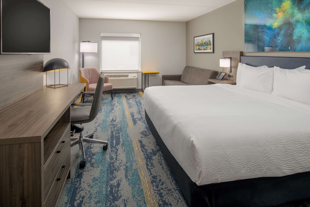 Junior Studio Suite, 1 King Bed, Non Smoking - Photo 2