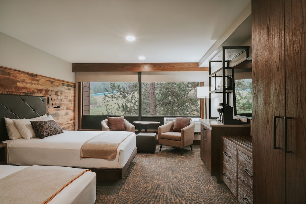 Deluxe Room, 2 Queen Beds, Mountain View photo 1