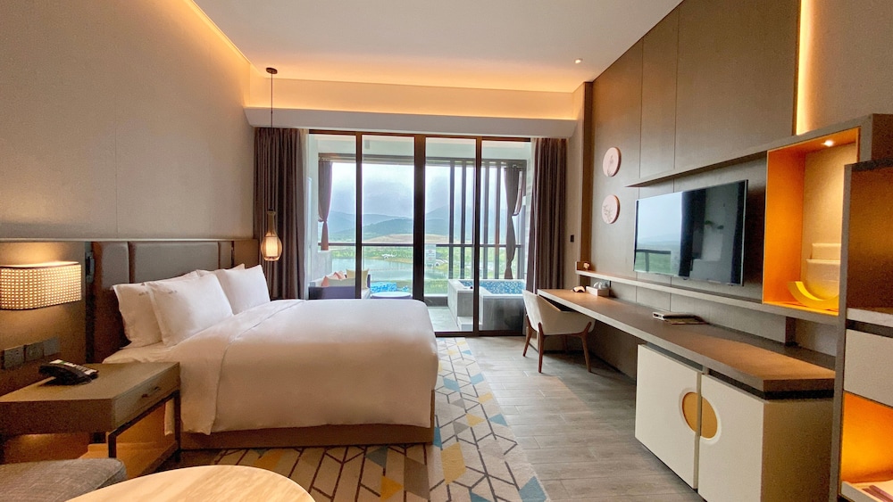 Standard Room, 1 King Bed, Lake View - Photo 13