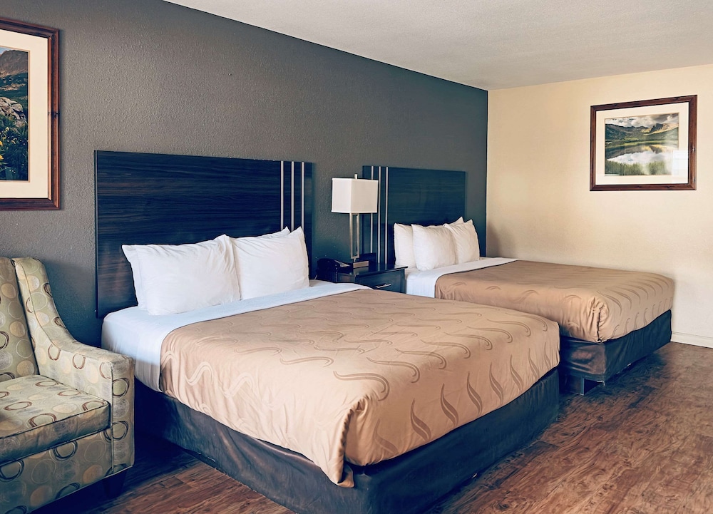 Room, 2 Queen Beds (Pet-friendly) photo 1