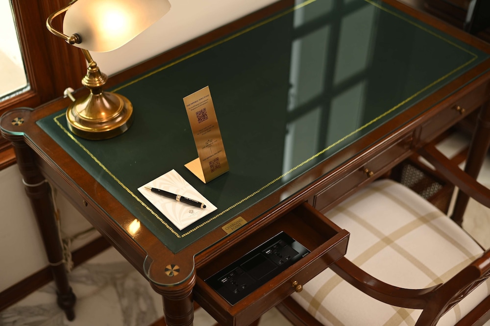 Room, 1 King Bed (Imperial) - Photo 12