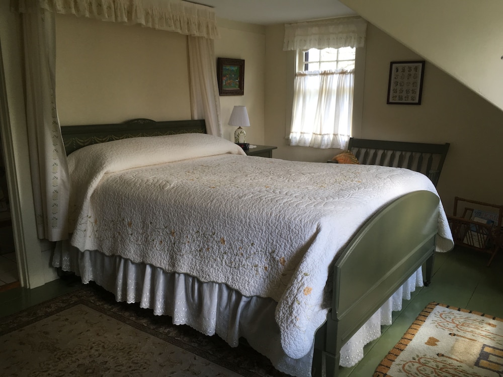 Pineapple Room