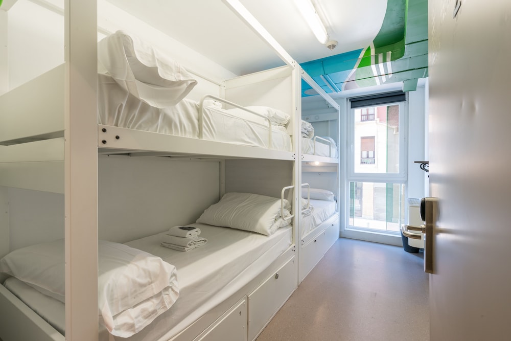 Shared Dormitory, Shared Bathroom