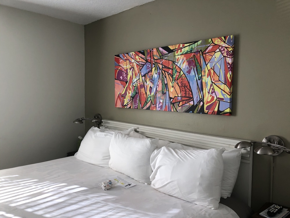 Deluxe Room, 1 King Bed, Bay View (Pet Friendly, Room 10&20) photo 1