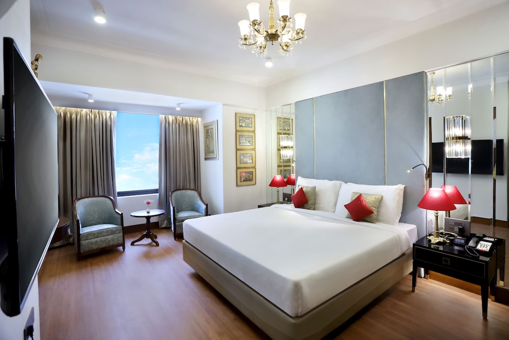 Luxury Suite - Photo 2