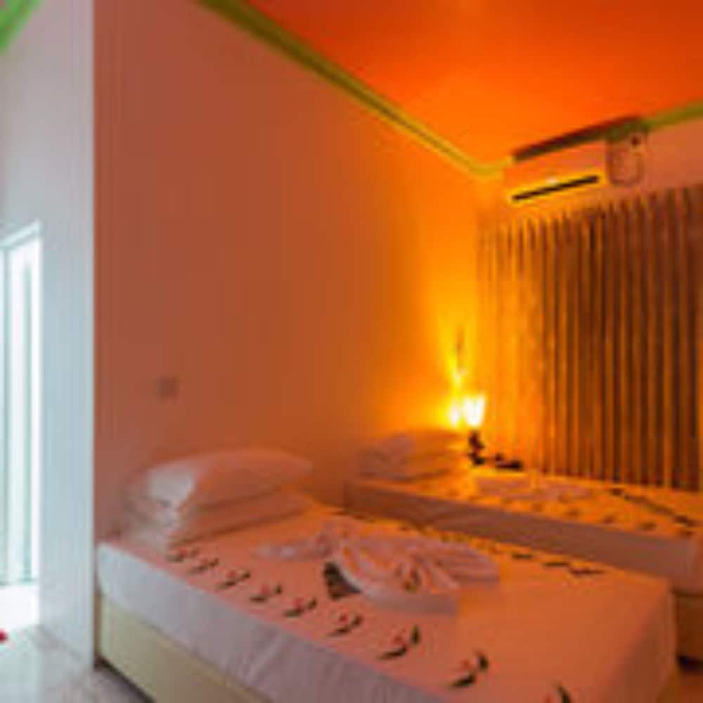 Deluxe Double or Twin Room, 2 Twin Beds, Non Smoking, Private Bathroom