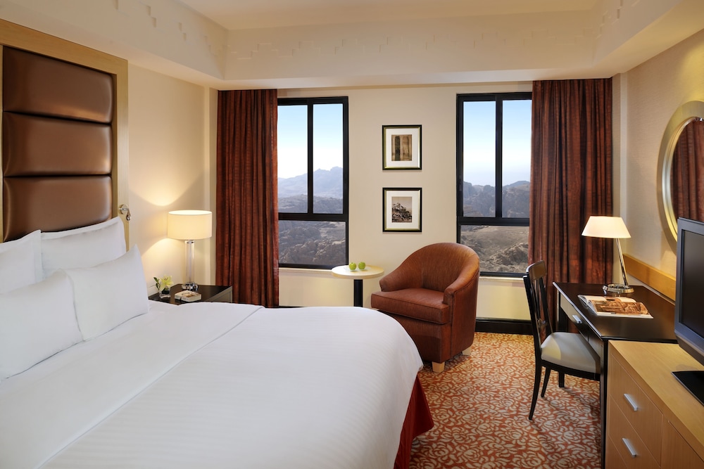 Premium Room, 1 King Bed, Valley View