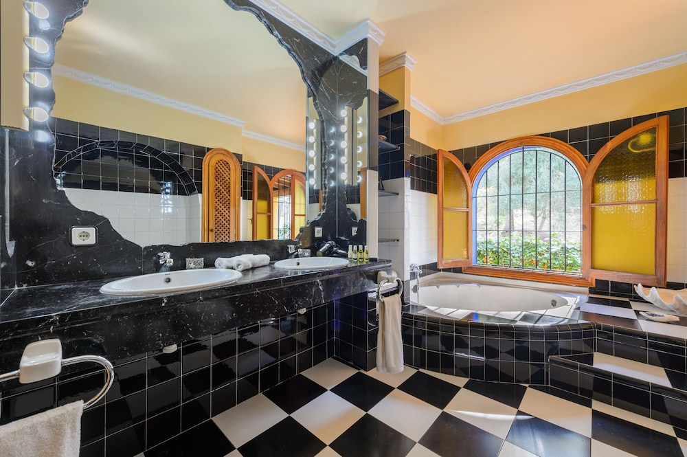 City Villa, 5 Bedrooms, Private Pool