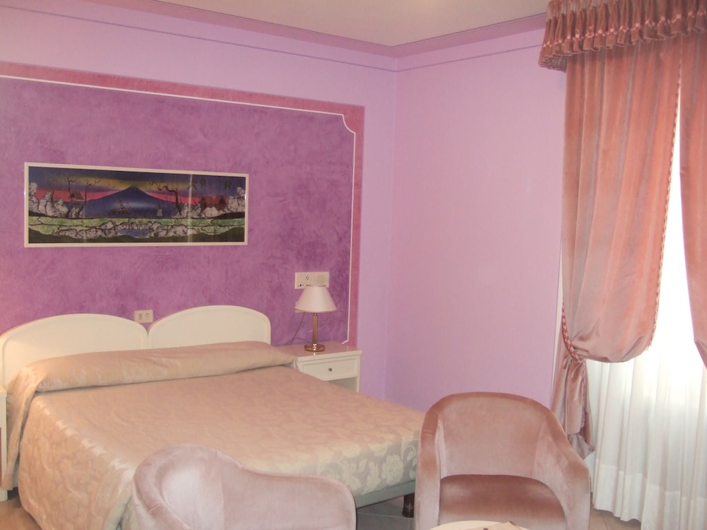 Superior Double Room Single Use photo 3