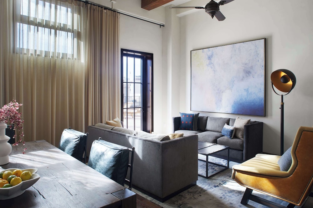 Suite, 1 King Bed (Casa)
