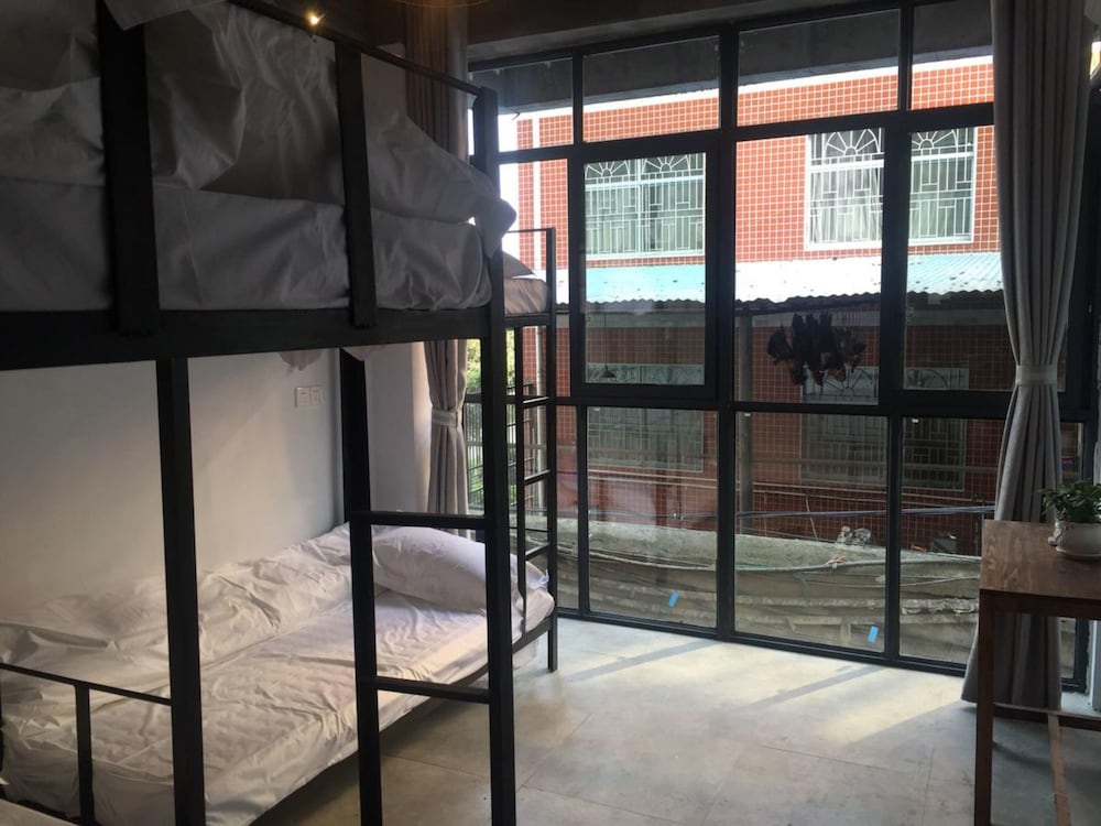 Bed in 4-Bed Mixed Dormitory Room with Shared Bathroom photo 2