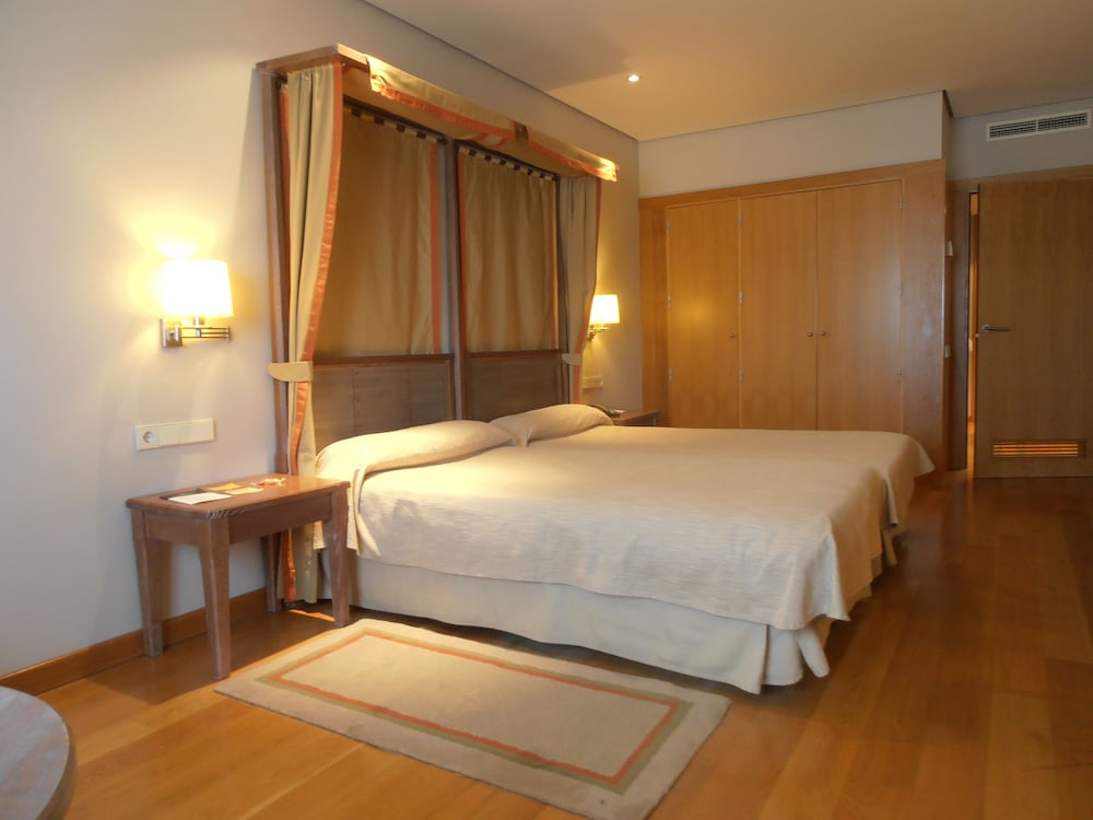 Standard Twin Room (3 Adults) - Photo 1