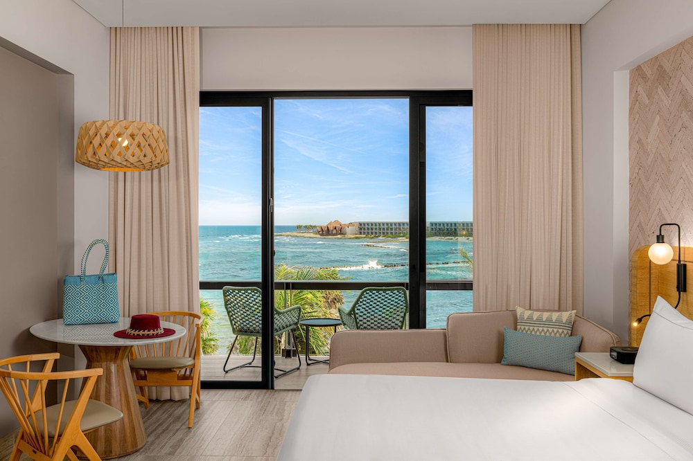 Club Suite, 1 King Bed, Ocean View - Photo 6