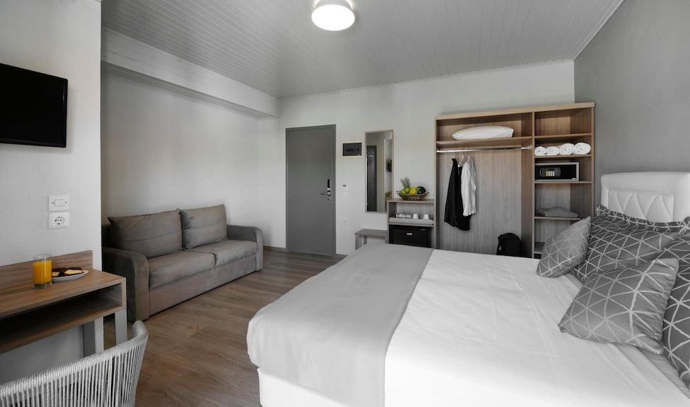 Deluxe Double or Twin Room, Balcony photo 2