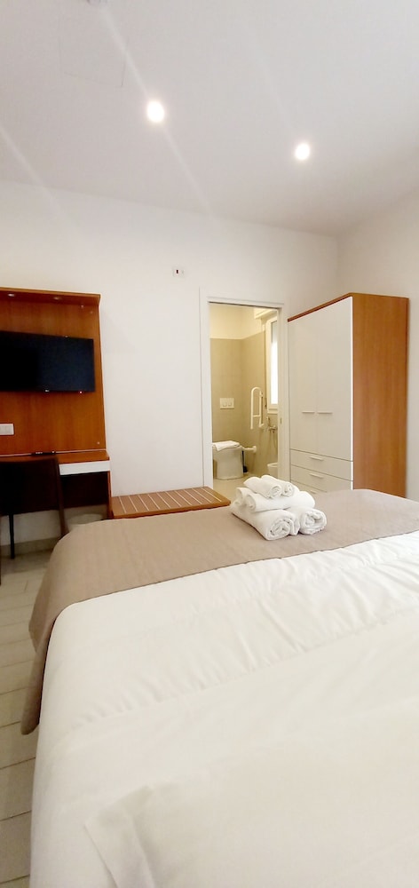 Classic Triple Room, Mobility Accessible photo 1