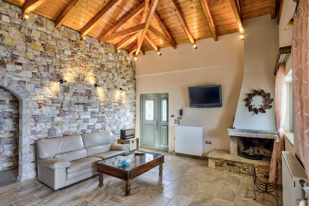 Villa photo 1