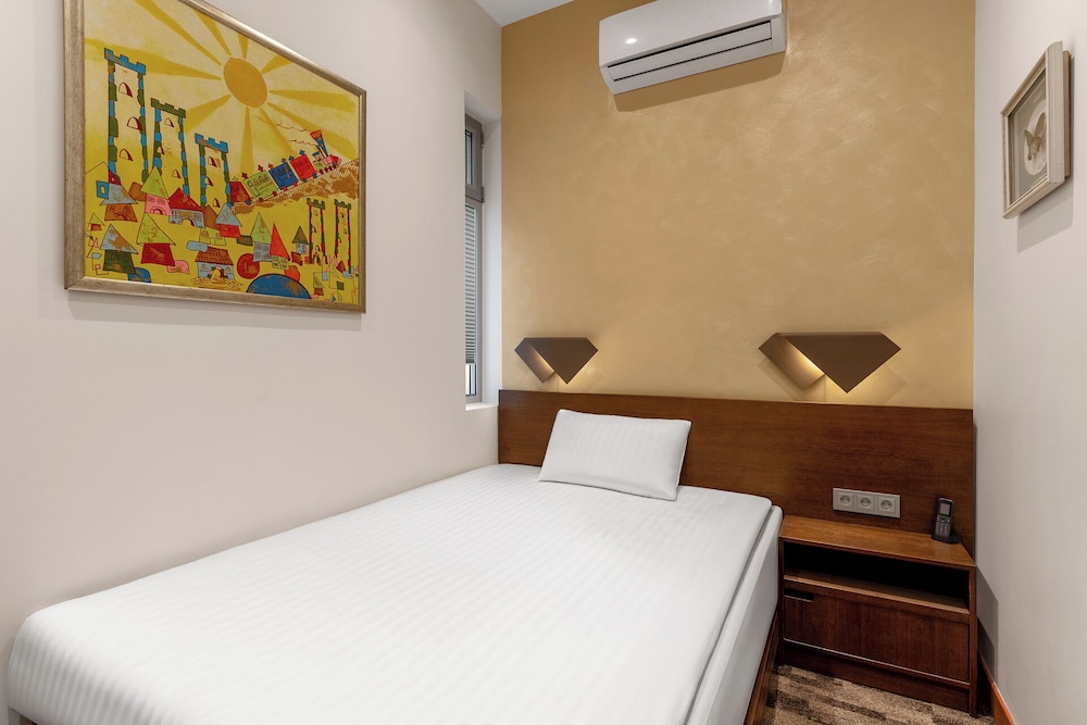 Budget Single Room, No View photo 3
