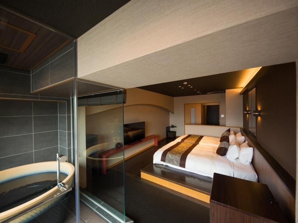 Western-style modern Japanese room with open-air bath and ocean view Smoking photo 3