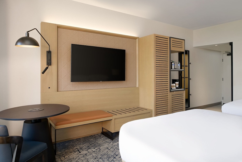 Premium Room, 2 Queen Beds - Photo 5