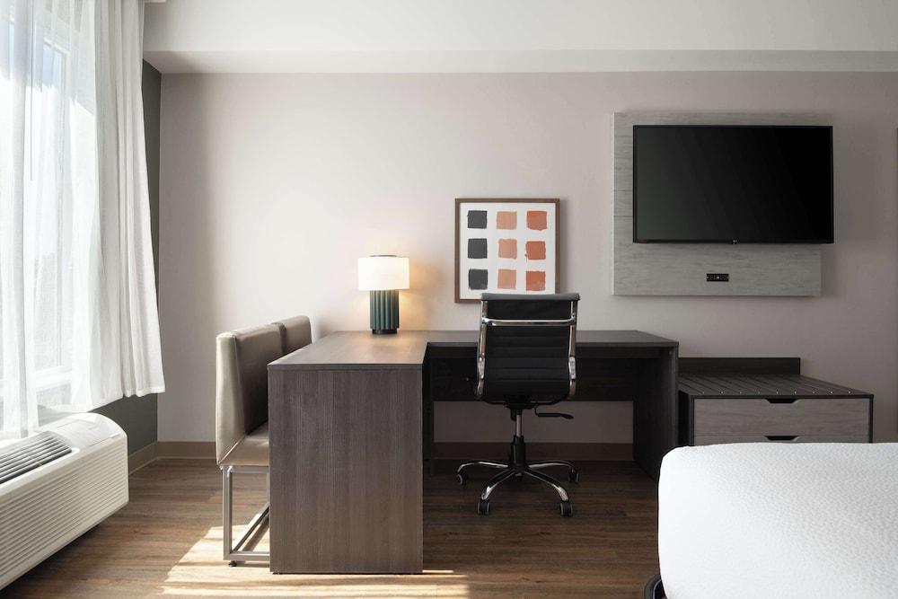 Junior Suite, 2 Queen Beds, Accessible, Bathtub - Photo 1