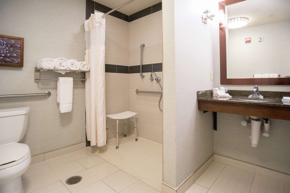 Room, 2 Queen Beds, Accessible (Roll-In Shower) - Photo 8