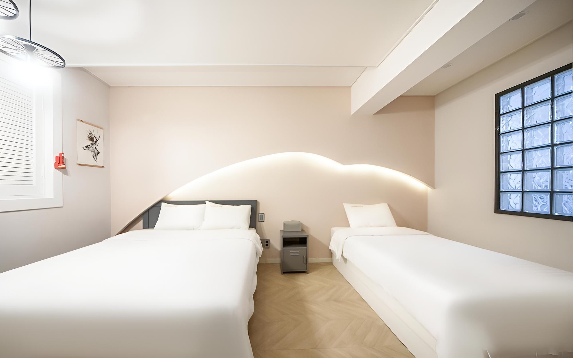 Room (Twin (non-smoking double + single Net) - Photo 5