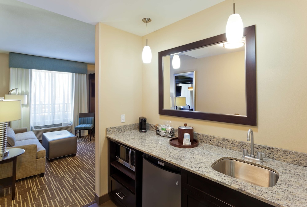 Suite, 1 King Bed, Accessible, Non Smoking - Photo 3