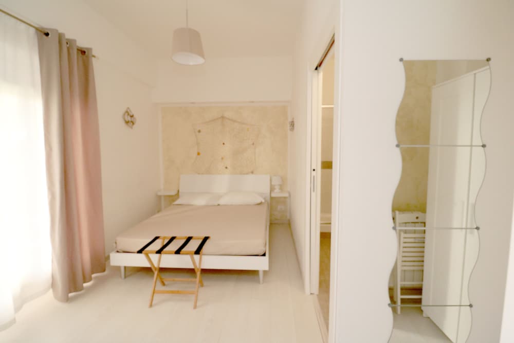 Double or Twin Room, Ensuite, Garden View (Sabbia)