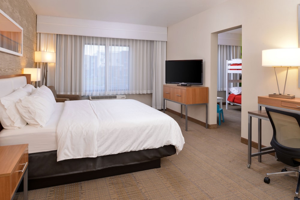 Suite, 1 King Bed, Accessible Bathtub (Mobility Tub) photo 2