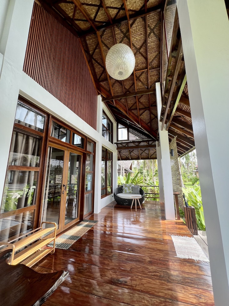 Premier Villa, 1 King Bed, Ocean View, Beachfront photo 2