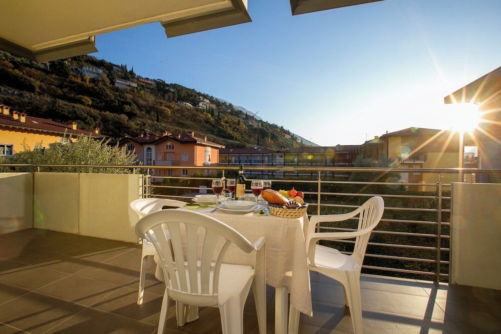 Family Apartment, Multiple Bedrooms (Torbole Relax, Pool & Balcony)
