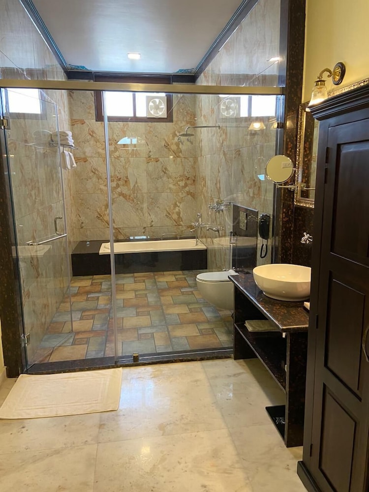 Royal Suite Room - Photo 15