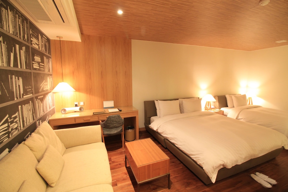 Deluxe Twin Room, Bathtub (check-in available until 11 pm) photo 2