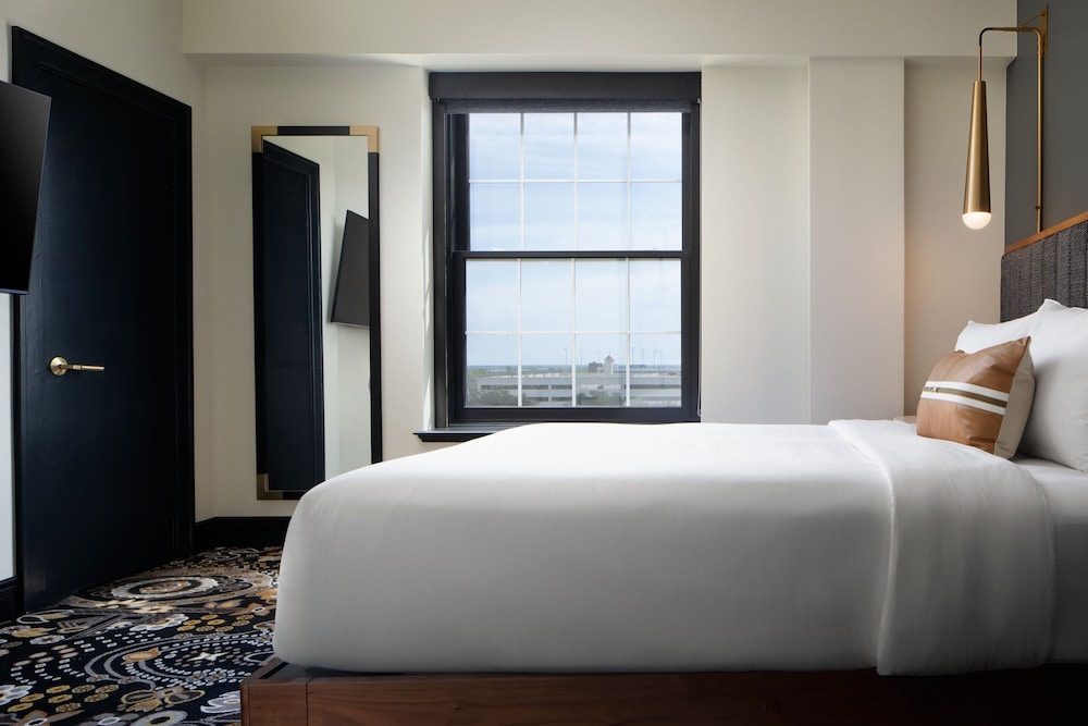 Suite, 2 Bedrooms - Photo 4