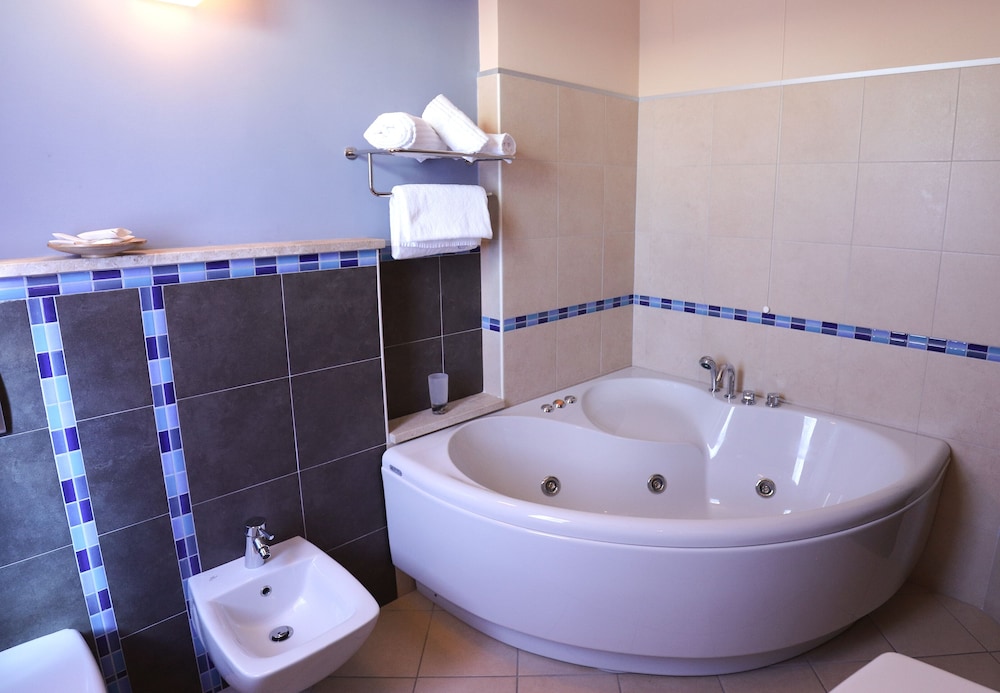 Junior Suite, Jetted Tub, Sea View - Photo 12
