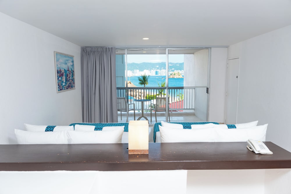 Studio Suite, 2 Double Beds, Partial Sea View - Photo 10