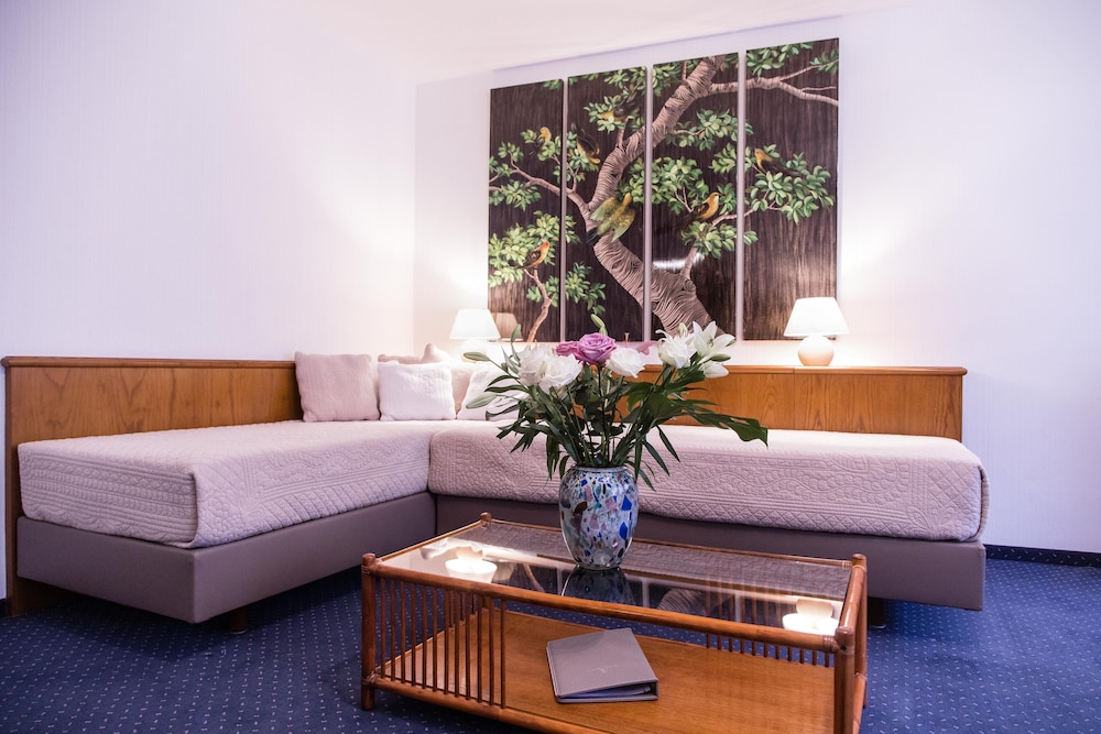 Apartment, Non Smoking, Kitchenette ( 2 separate single beds in the lounge) photo 1