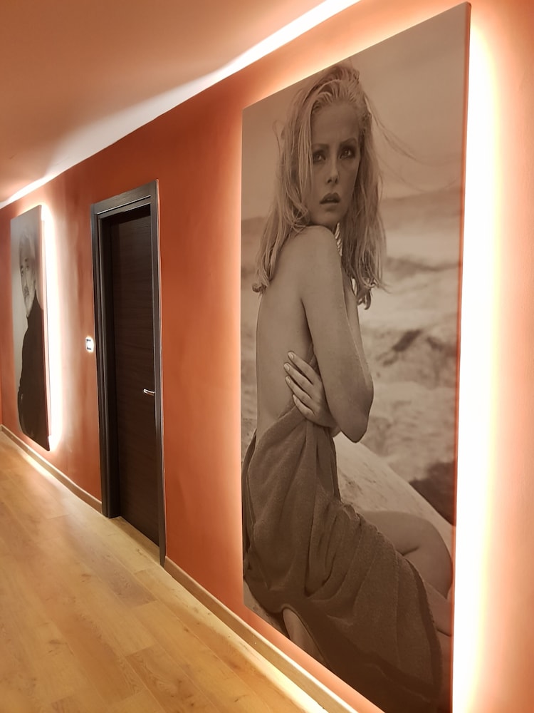 Deluxe Suite - Photo 13