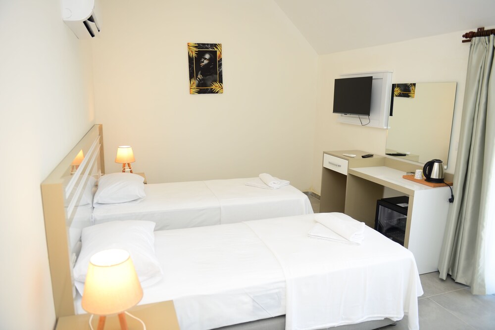 Economy Room