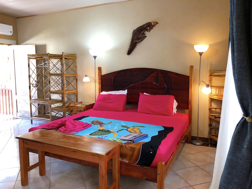 Comfort Loft, 1 King Bed, Pool View
