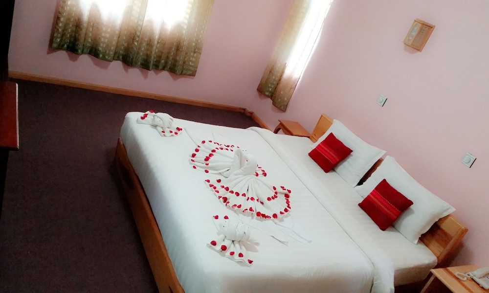 Deluxe Double or Twin Room photo 2