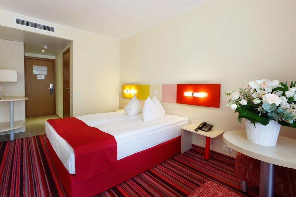 Standard Queen Bed Room, Without Sea-View, Air Condition, Balcony, Nonsmoking