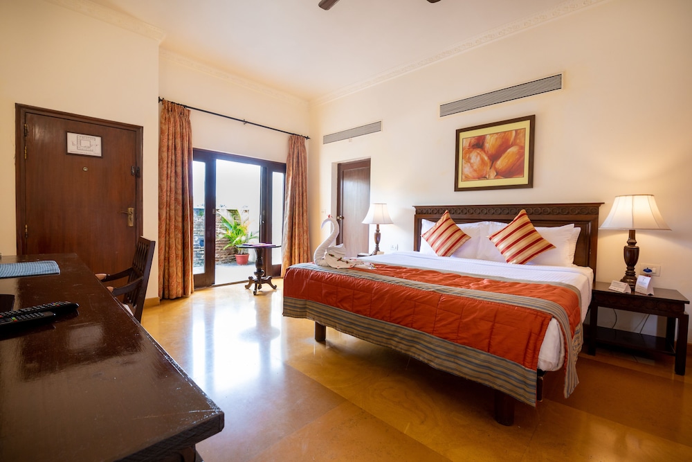 Hill View Daalan - Premium Hill View Room