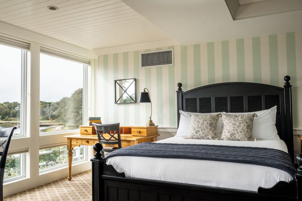 Signature Water View King