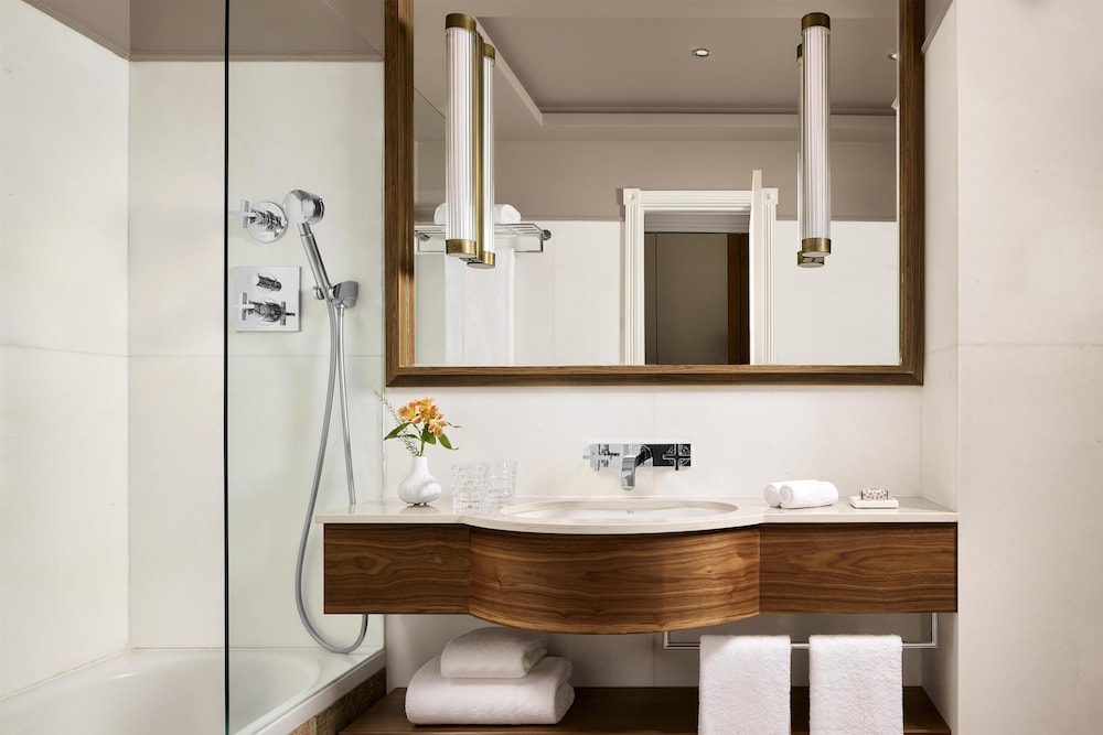Deluxe Room, City View (Signature Extra Bed 3 Adults)