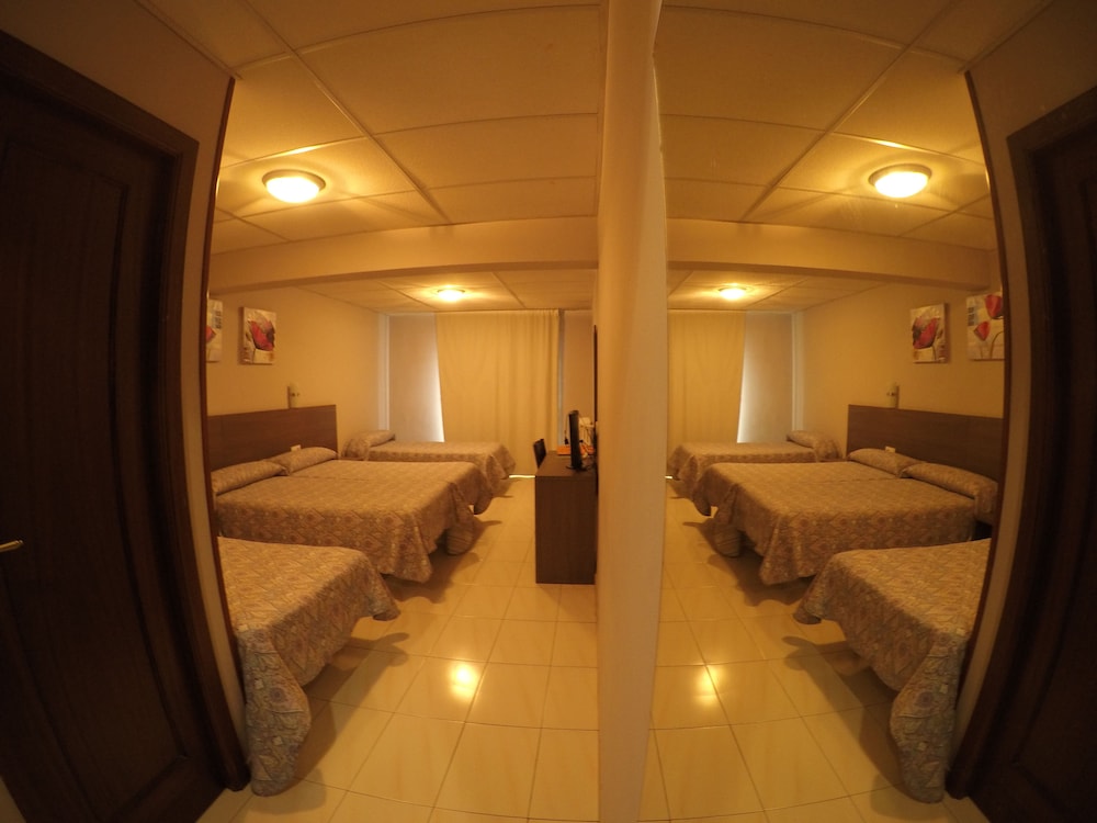 Quadruple Room (2 adults and 2 children) photo 2