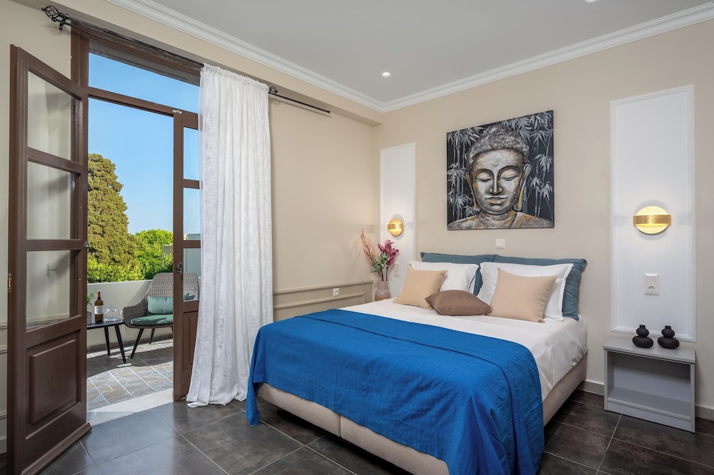 Suite, City View